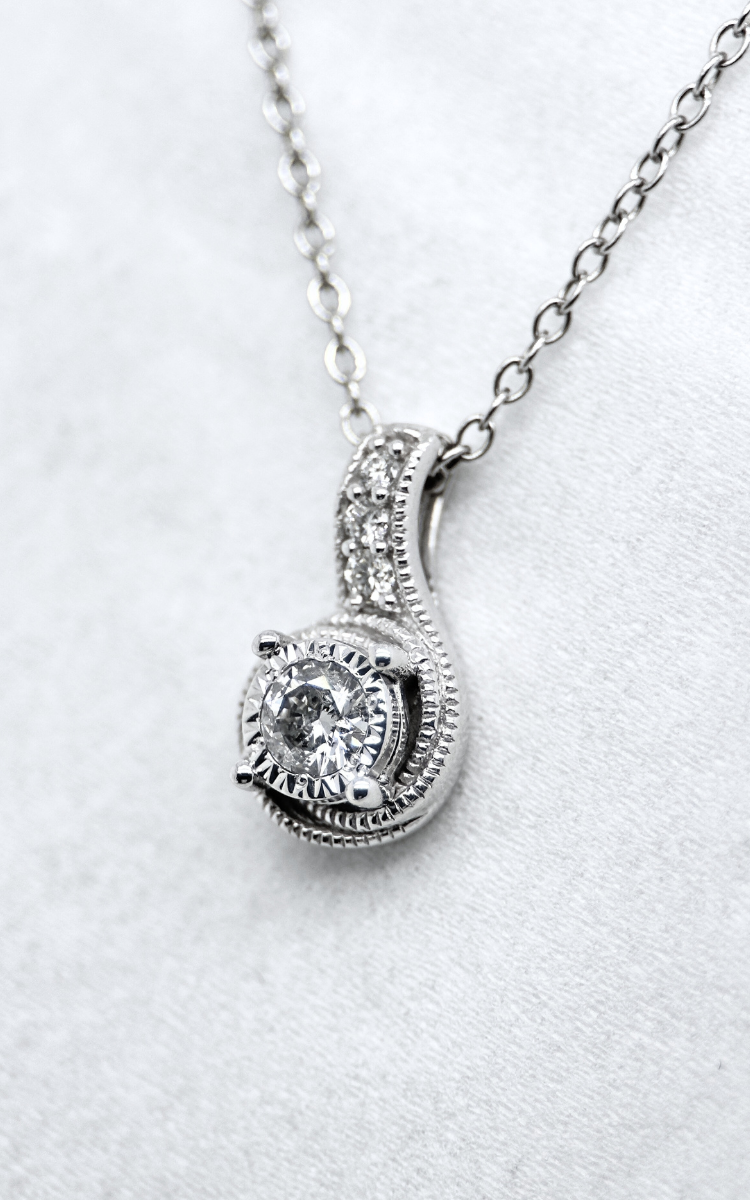 Enchanting 0.20 Ct Diamond Pendant